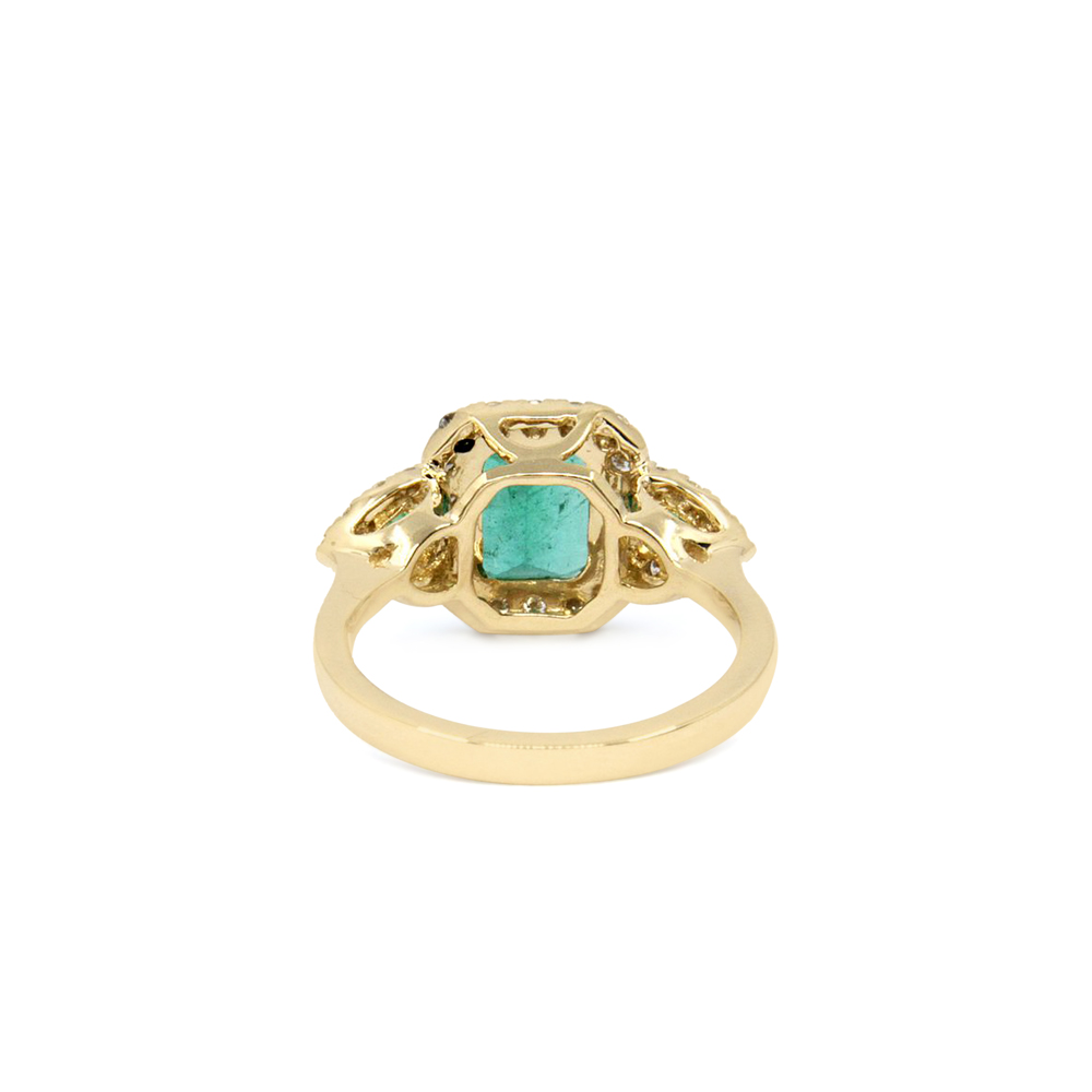 Classic Three Stone Diamond & Emerald Ring In 18K Yellow Gold